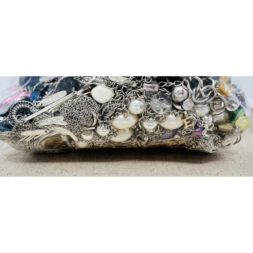 Vintage & Modern Gold & Silver Tone Mixed Metal Scrap/Wearable Jewelry Lot 9LBs - Picture 6 of 14